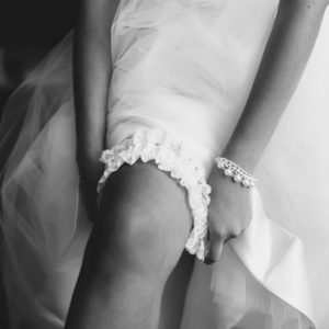 подготовка невесты, подвязка